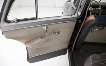 Chrysler-Royal-1950-Black-Tan-12