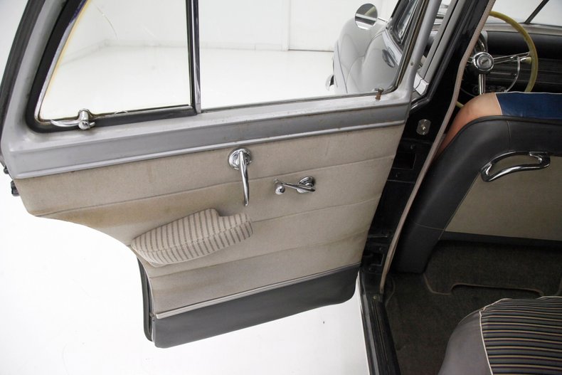 Chrysler-Royal-1950-Black-Tan-12