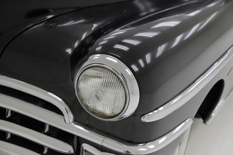 Chrysler-Royal-1950-Black-Tan-23