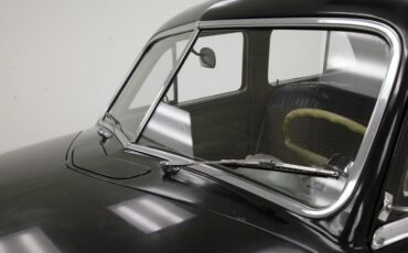 Chrysler-Royal-1950-Black-Tan-24