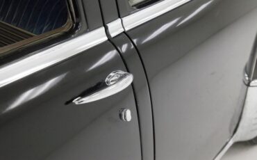 Chrysler-Royal-1950-Black-Tan-26