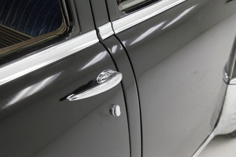 Chrysler-Royal-1950-Black-Tan-26