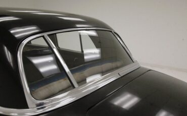 Chrysler-Royal-1950-Black-Tan-29