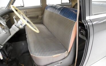 Chrysler-Royal-1950-Black-Tan-33