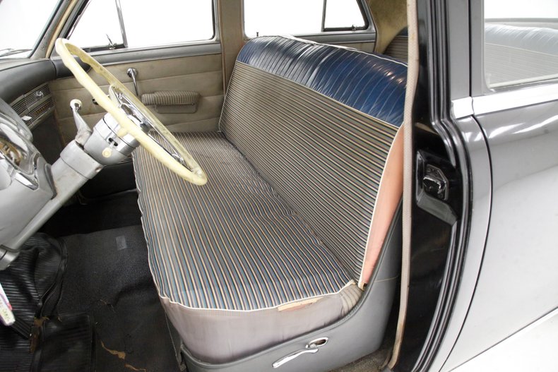 Chrysler-Royal-1950-Black-Tan-33