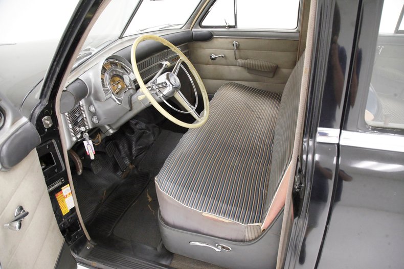 Chrysler-Royal-1950-Black-Tan-34