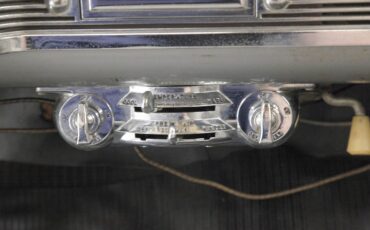 Chrysler-Royal-1950-Black-Tan-35