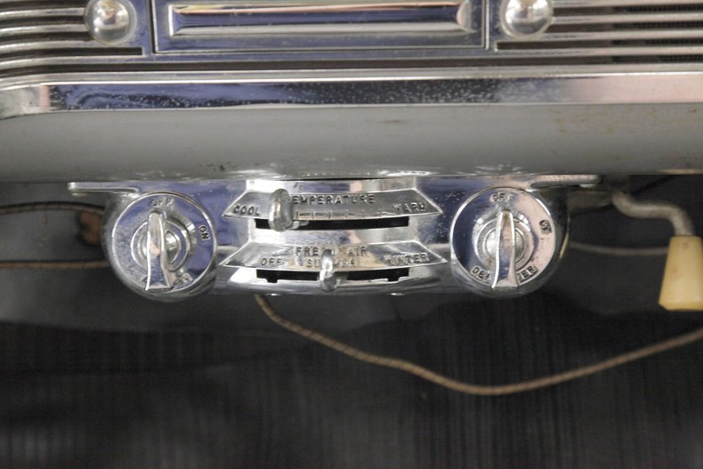 Chrysler-Royal-1950-Black-Tan-35