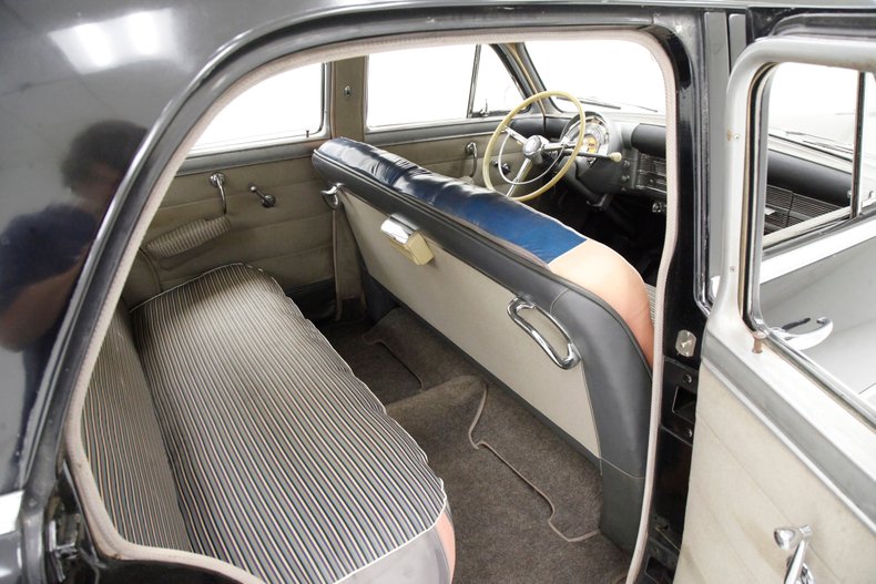 Chrysler-Royal-1950-Black-Tan-36