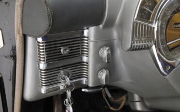 Chrysler-Royal-1950-Black-Tan-8