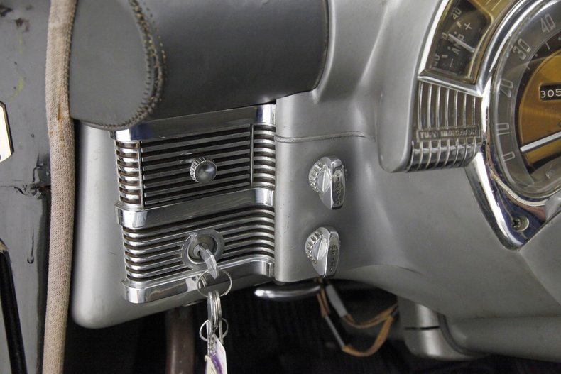 Chrysler-Royal-1950-Black-Tan-8