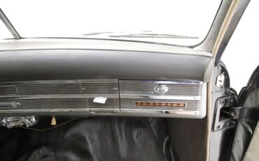 Chrysler-Royal-1950-Black-Tan-9