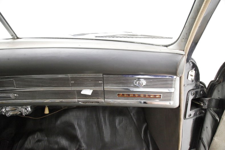 Chrysler-Royal-1950-Black-Tan-9