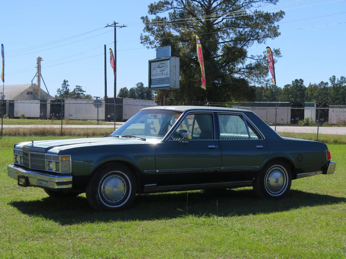 Chrysler-lebaron-1979-green-18