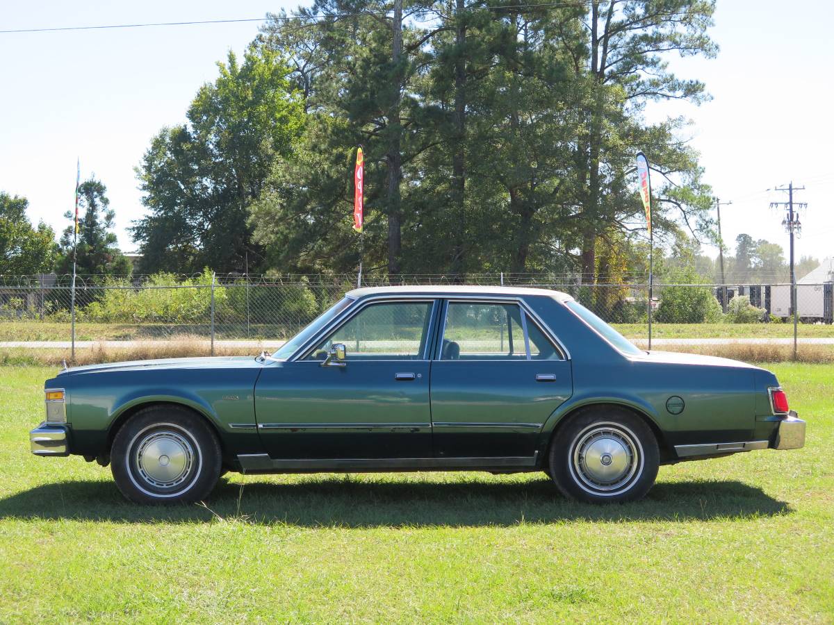 Chrysler-lebaron-1979-green-19