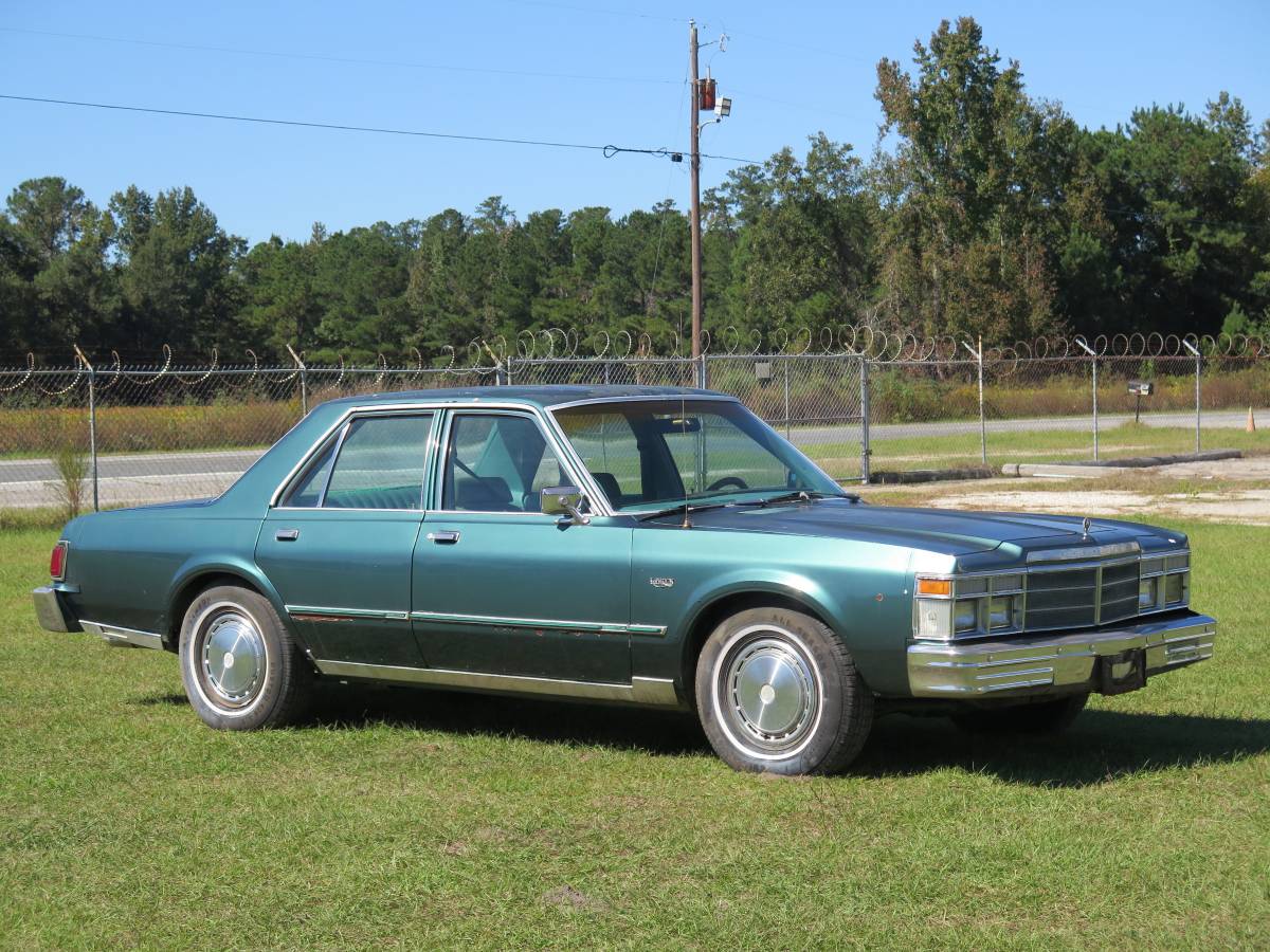 Chrysler-lebaron-1979-green-6