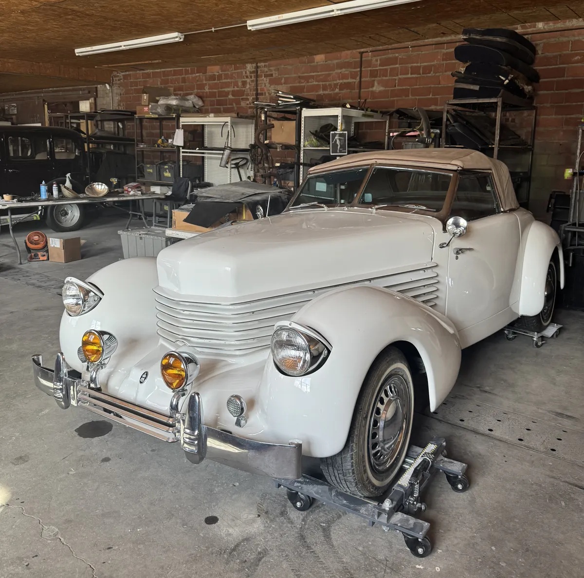 Cord-810-1966-White-Brown-2