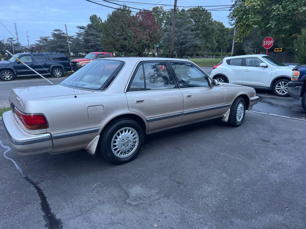 Cresida-1992-brown-1