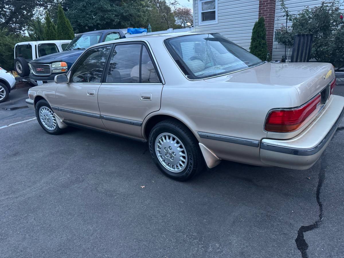 Cresida-1992-brown-3