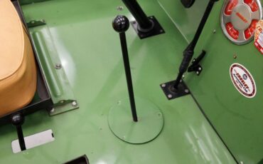 Crosley-Farm-o-road-1952-Green-Camel-Tan-14