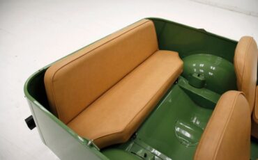 Crosley-Farm-o-road-1952-Green-Camel-Tan-15