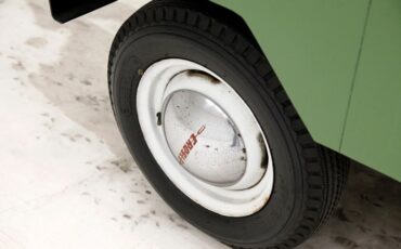 Crosley-Farm-o-road-1952-Green-Camel-Tan-28