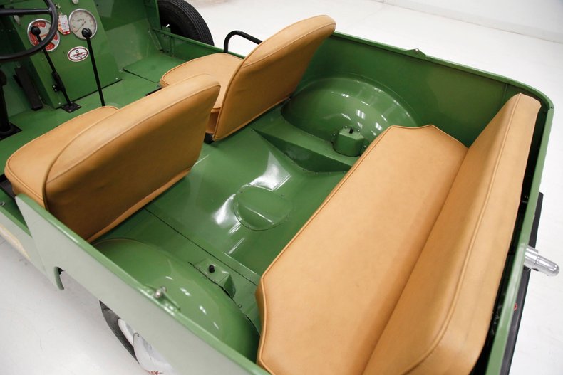 Crosley-Farm-o-road-1952-Green-Camel-Tan-3