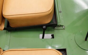 Crosley-Farm-o-road-1952-Green-Camel-Tan-4