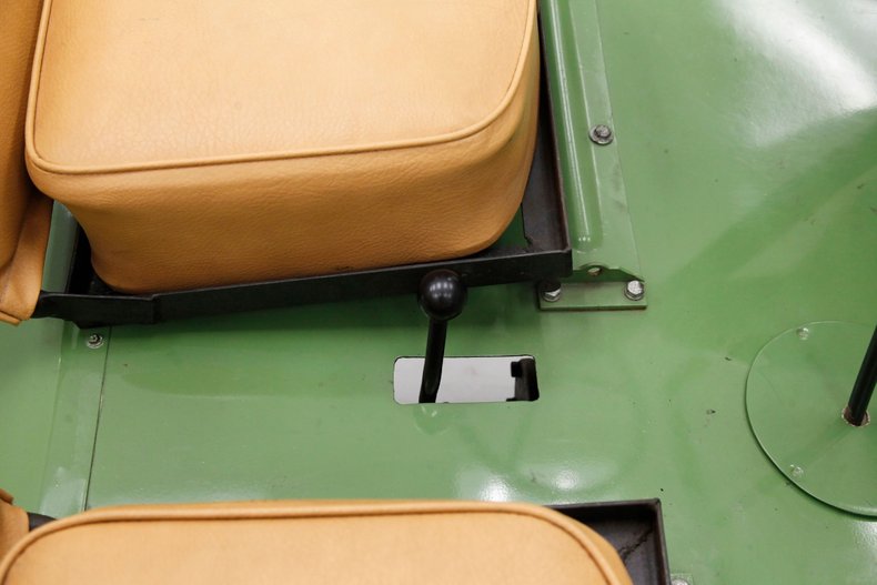 Crosley-Farm-o-road-1952-Green-Camel-Tan-4