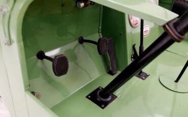 Crosley-Farm-o-road-1952-Green-Camel-Tan-42