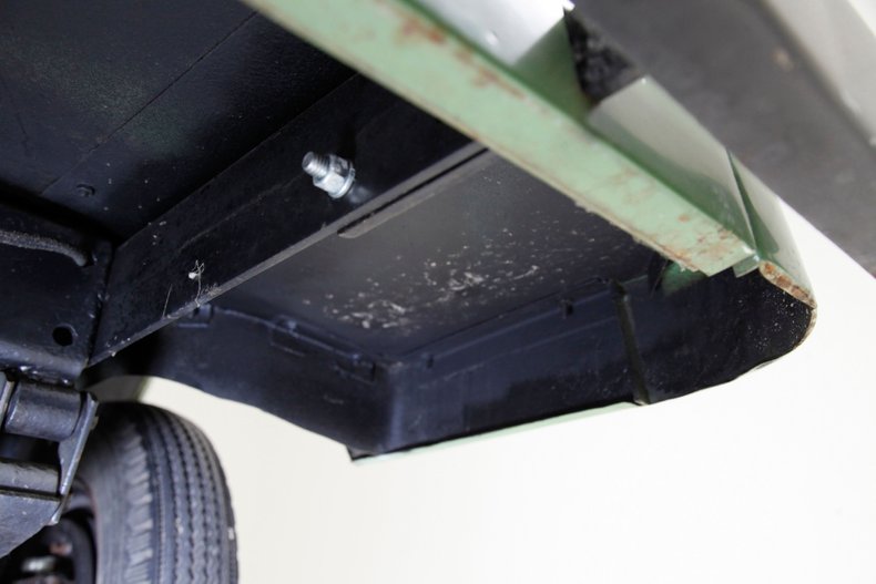 Crosley-Farm-o-road-1952-Green-Camel-Tan-7