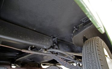 Crosley-Farm-o-road-1952-Green-Camel-Tan-8