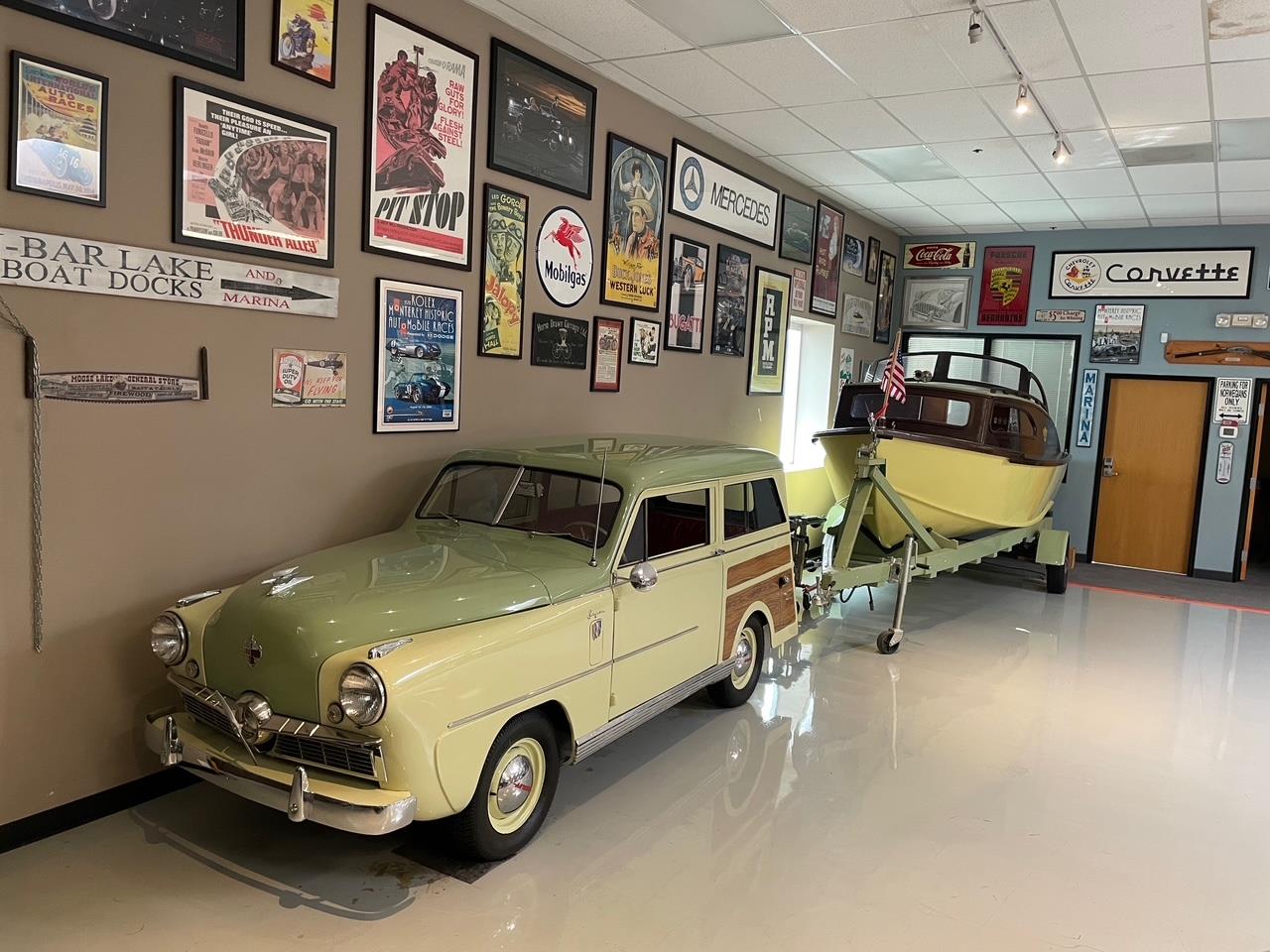 Crosley-Station-wagon-1951-Pale-yellow-amp-Green-Red-2