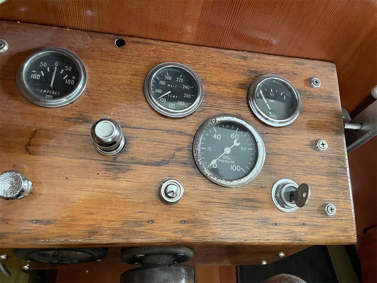 Crosley-Station-wagon-1951-Pale-yellow-amp-Green-Red-29