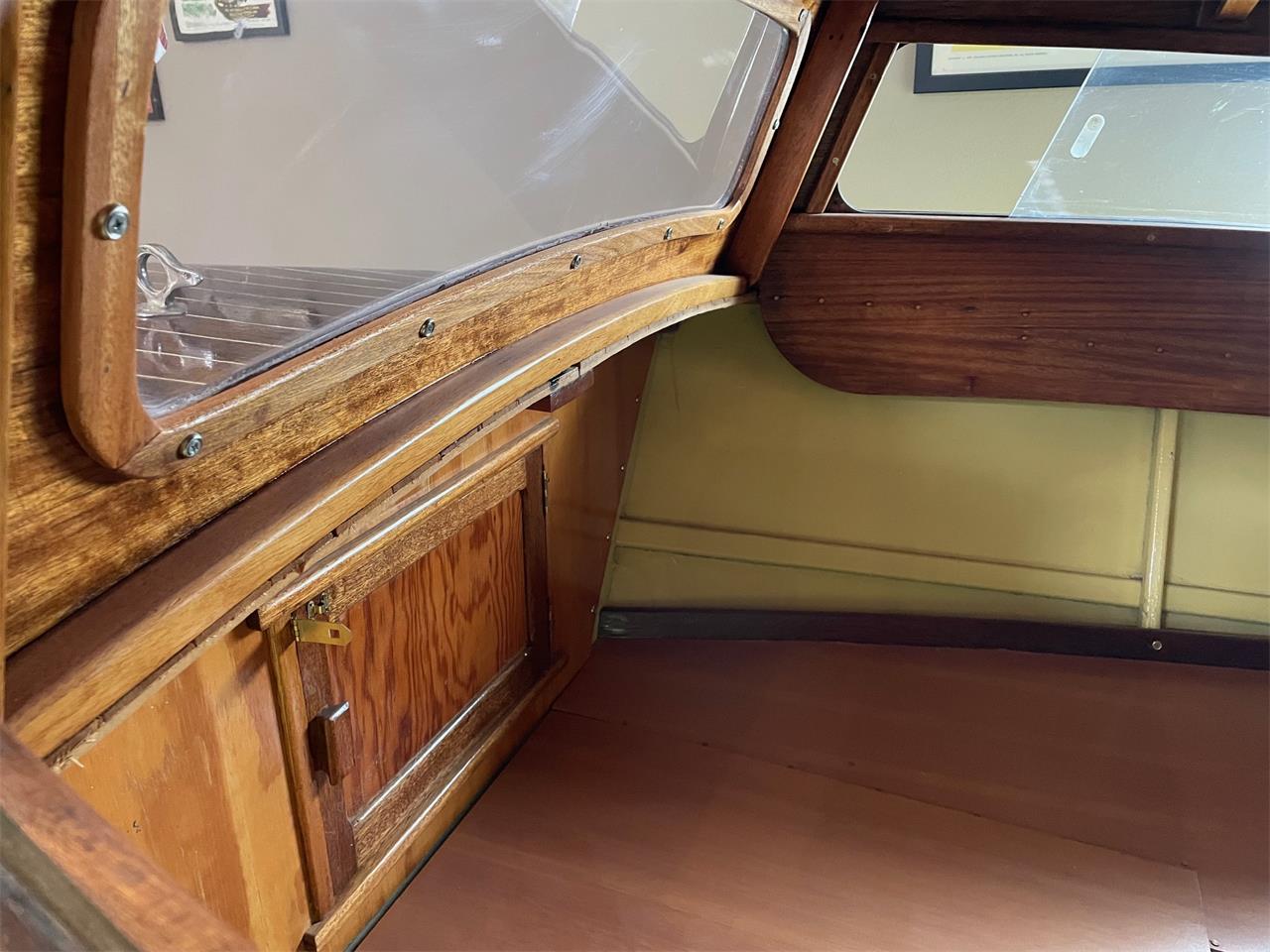 Crosley-Station-wagon-1951-Pale-yellow-amp-Green-Red-42