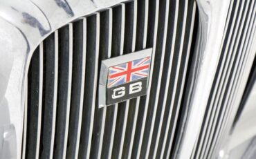 Daimler-Other-1971-White-11