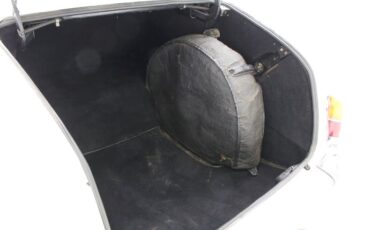 Daimler-Other-1971-White-16