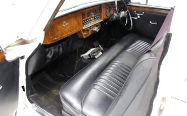 Daimler-Other-1971-White-19