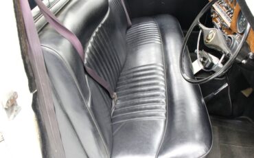 Daimler-Other-1971-White-26