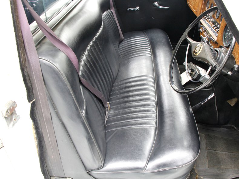 Daimler-Other-1971-White-26