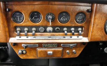 Daimler-Other-1971-White-28