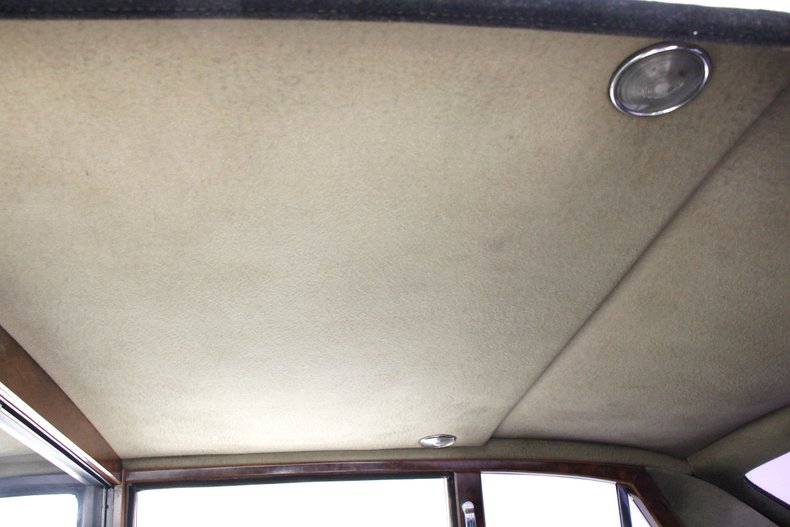 Daimler-Other-1971-White-30