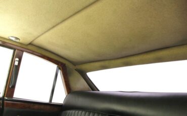 Daimler-Other-1971-White-31