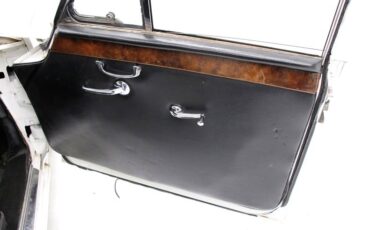 Daimler-Other-1971-White-5