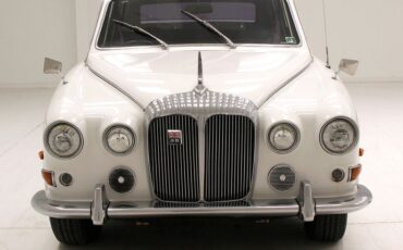 Daimler-Other-1971-White-8