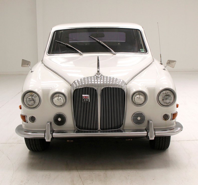 Daimler-Other-1971-White-8