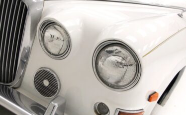 Daimler-Other-1971-White-9