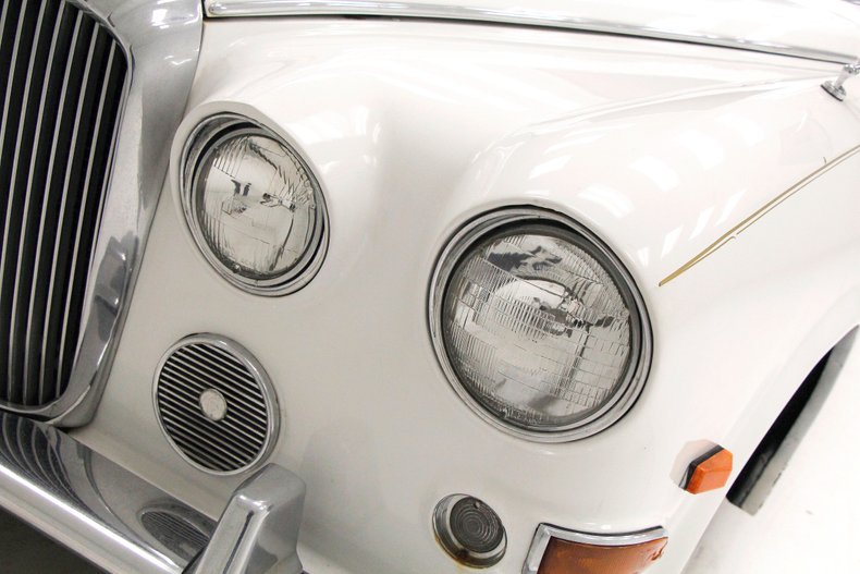 Daimler-Other-1971-White-9