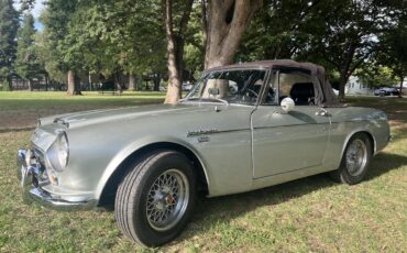 Datsun-2000-1967-silver-black-1