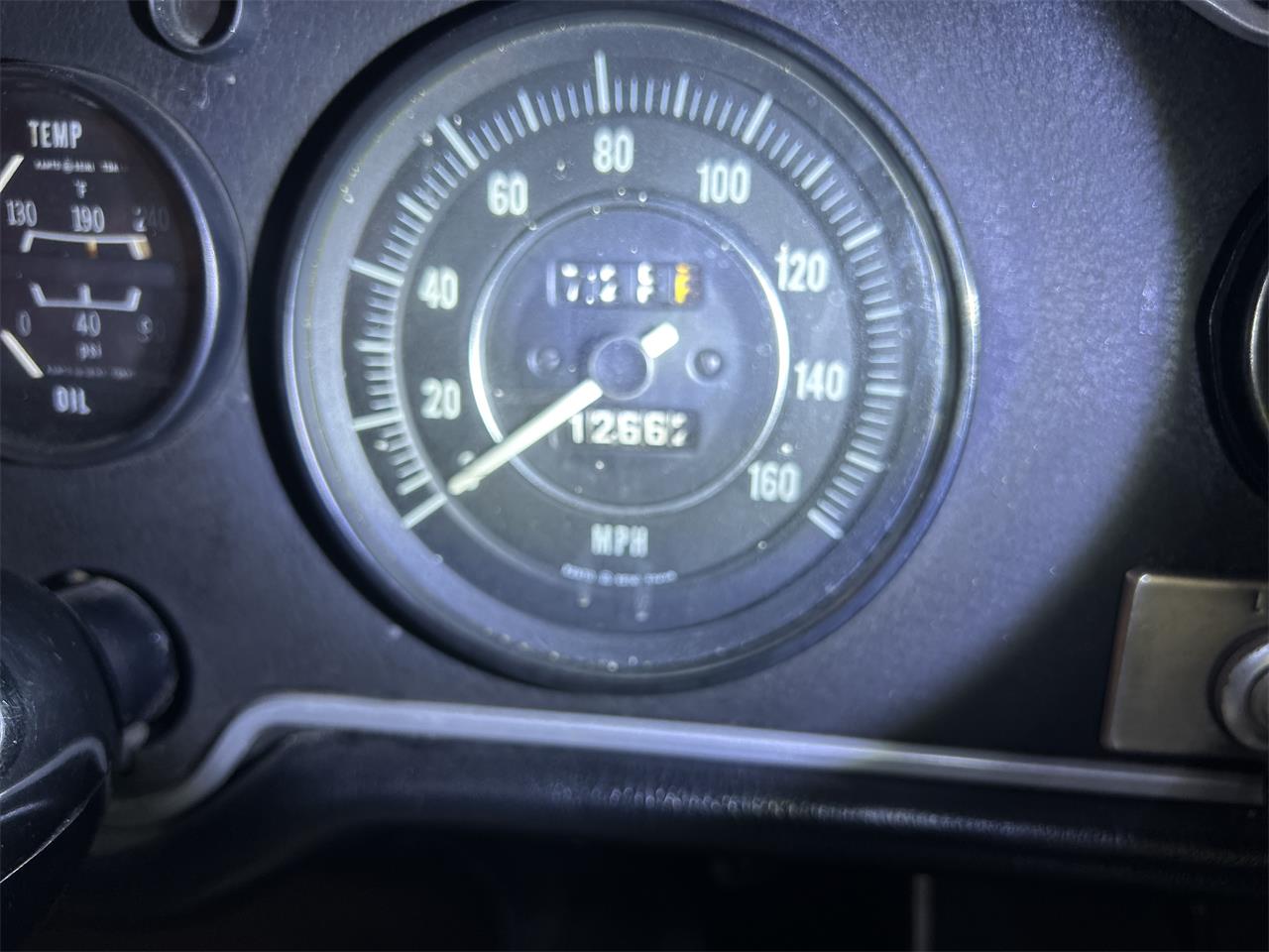 Datsun-2000-1967-silver-black-10